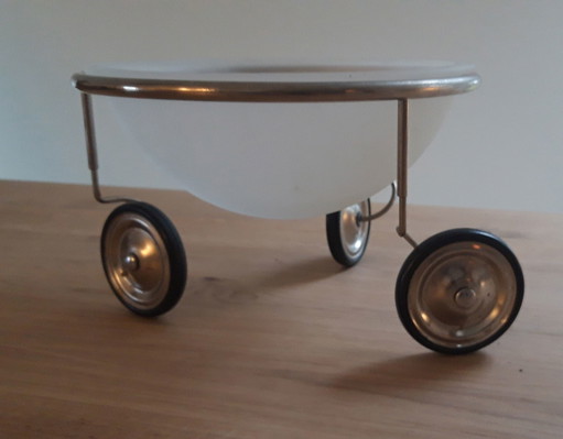 Arnout Visser Fruit on wheels fruit bowl