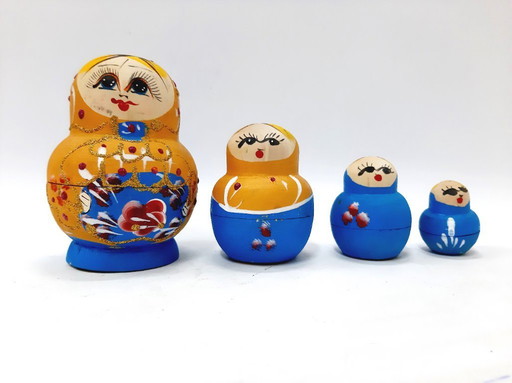 Vintage Russische matroesjka's in een set van vier in elkaar