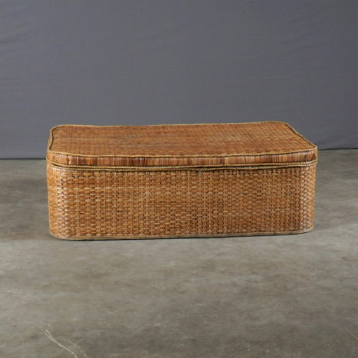 Vintage rattan basket XXL – rattan coffee table