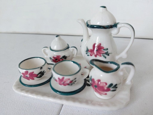 Vintage Miniatur-Teeservice (8-teilig) – Französisch, 60er Jahre, handbemalt