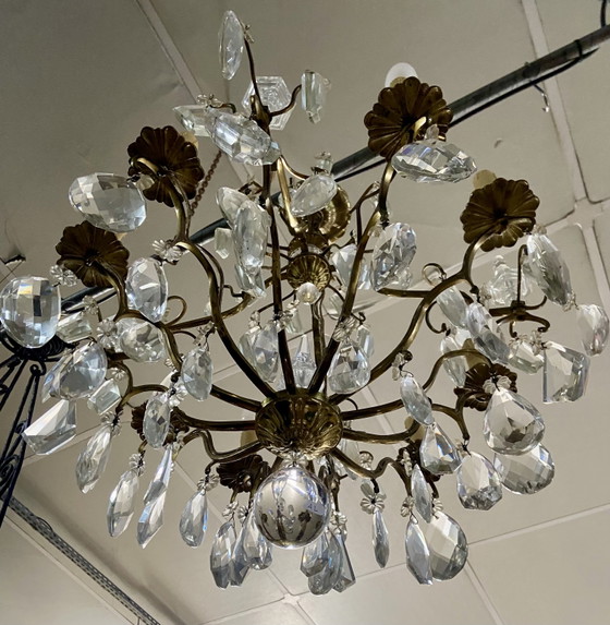 Image 1 of Grote Franse kroonluchter van kristal en verguld brons, 8 lampen, in Maison Baguès-stijl