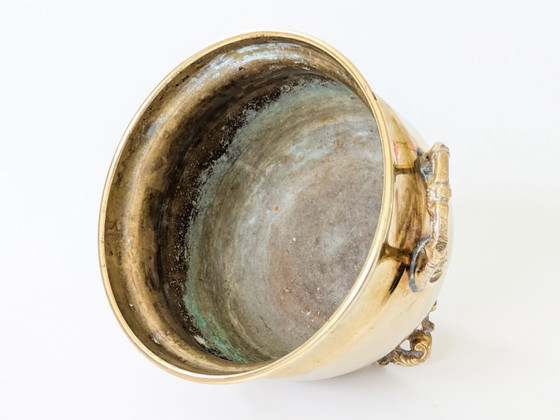 Fioriera vintage in ottone con piedini e manici decorati. – Vasi per piante, Brass (photo 10 of 15)