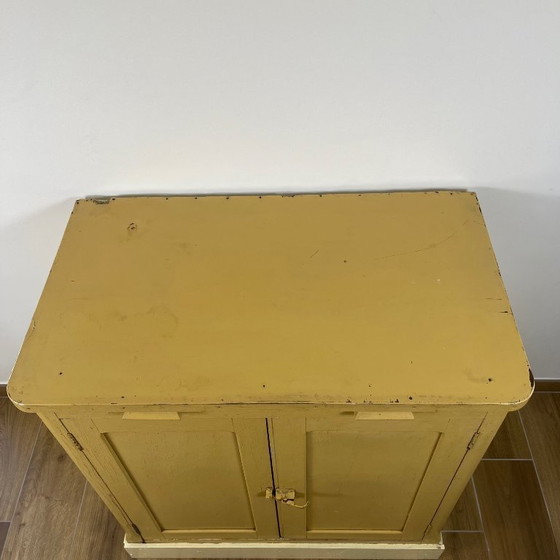 Image 1 of Antiek botergeel keukendressoir, eind 19e - begin 20e eeuw