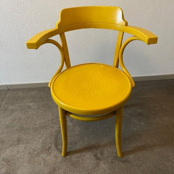 Image 1 of 1x gele Stoel 233 van Thonet