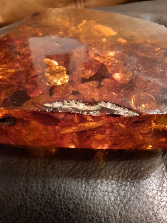 Massives, 120 g schweres, poliertes Exemplar aus baltischem Bernstein mit dichten Sonneneinschlüssen – (photo 10 of 14)