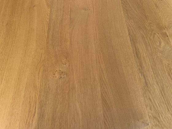 Vendo bellissimo tavolo da pranzo in rovere, diametro 125 cm. – de Tafelfabriek, Tavoli da pranzo, Metal (photo 5 of 12)