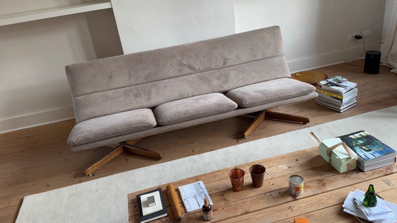 Image 1 of Divano Georges van Rijck Beaufort anni '50 con gambe in legno