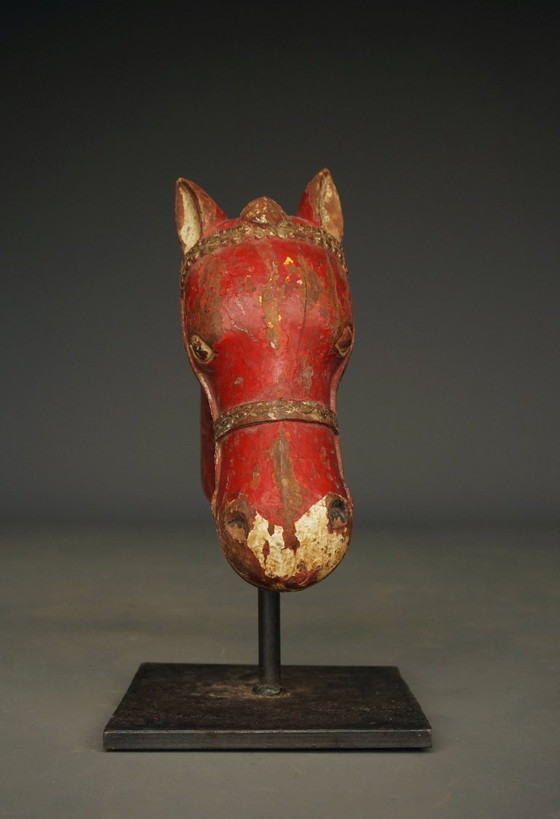 Image 1 of Cabeza de caballo india policromada del siglo XIX