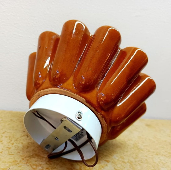 Image 1 of Applique moule à gâteaux ancien en poterie 