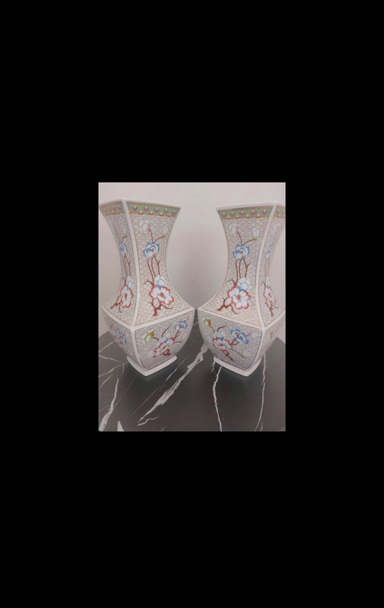 Image 1 of True pair of Asian vases 1850/1960