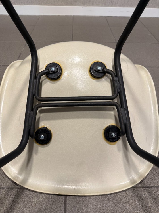 Vitra | Eames | DSX | Parchment and black base | 1 piece – Dining chairs, Metal, Fiberglass (photo 9 of 11)