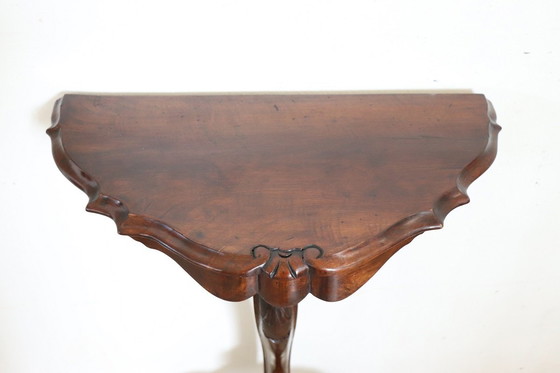 Image 1 of Gueridon Table in Walnut, Early 20th Century