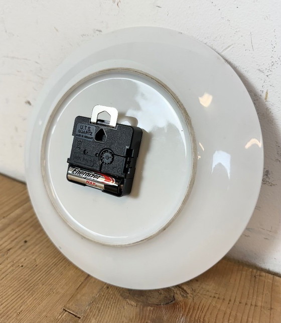 Image 1 of Reloj de pared antiguo de porcelana de Alemania Oriental, fabricado por Weimar Electric, década de 1970.