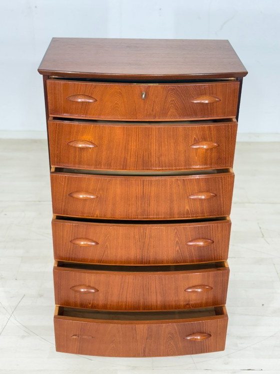 Image 1 of Commode danoise style milieu du XXe siècle / Lavabo / Armoire à linge / Meuble vintage