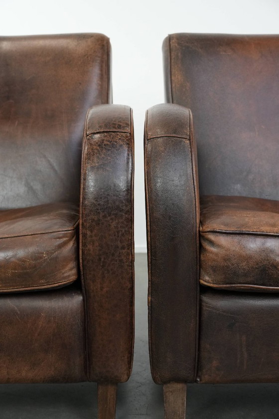 Image 1 of 2 x Vintage schapenleren design fauteuil in een donkere cognac kleur