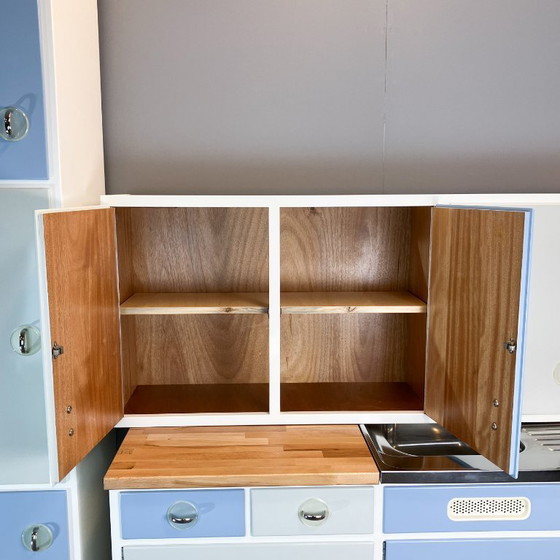 Image 1 of Muebles de cocina, azul pastel y gris claro, estilo años 60, mediados de siglo.