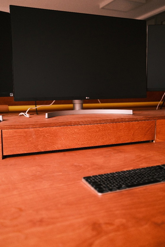 Design Bureau - Berkenhout - 215cm X 138cm – Wood (photo 7 of 25)