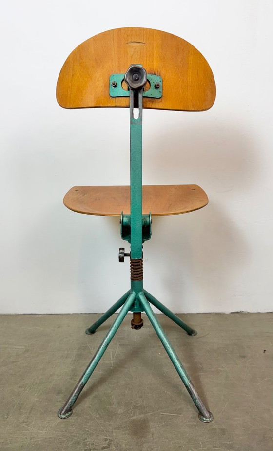Chaise d'atelier industrielle vert foncé, années 1950 – Tabourets, Iron (photo 12 of 18)