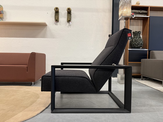 Image 1 of Sillón alto Montis Dickens con tapizado en color antracita.