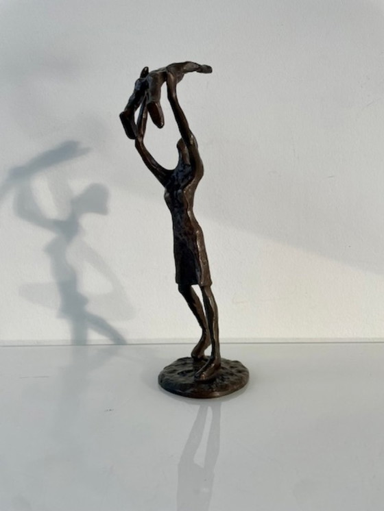 Image 1 of Bronze statue of mother and child – modern and expressive