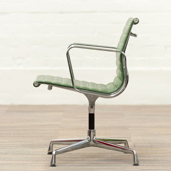 Image 1 of Vitra Ea 108 Drehstuhl