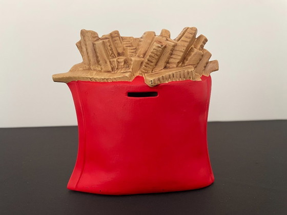 Image 1 of Tirelire cochon en forme de frites faite main McDonald's vintage de 1982