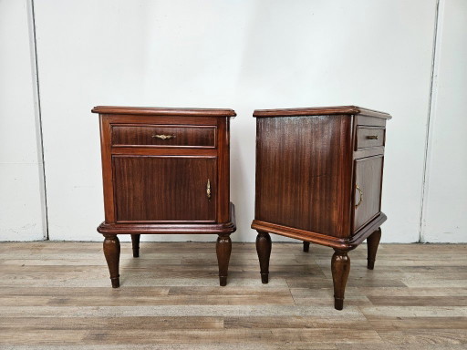 Paire de tables de chevet Art déco des années 1950 avec plateau miroir