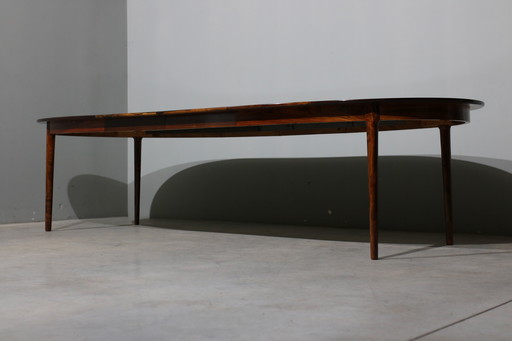 Ovale uitschuifbare eettafel in rozenhout van Niels O. Møller