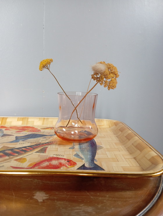 Image 1 of 1970 vintage geweven dienblad met zeevis decoratie