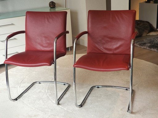 2 chaises de salle à manger Leolux Freyer en cuir rouge