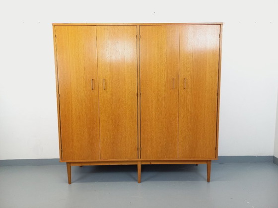 Image 1 of Armoire vintage en bois de chêne des années 60