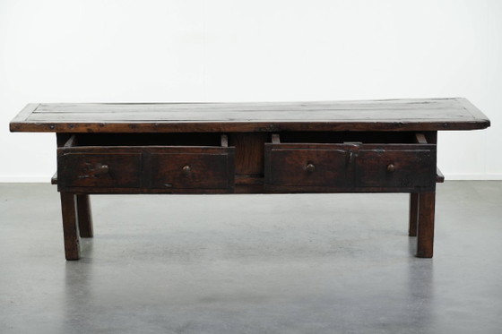 Image 1 of Magnifique table basse ancienne du XVIIIe siècle en châtaignier d'Europe du Sud, avec deux tiroirs et une serrure fonctionnelle 