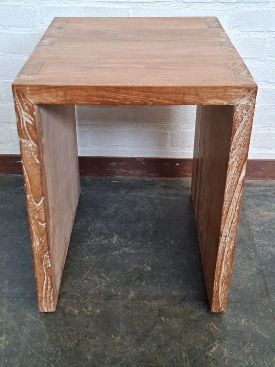 Image 1 of 3 tables d'appoint en bois massif