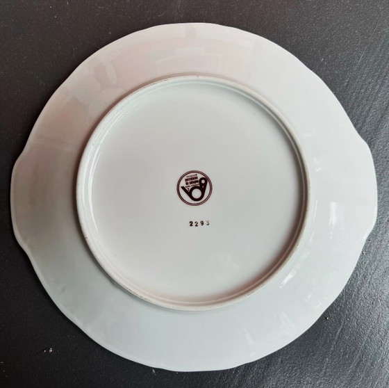 Image 1 of Piatto rotondo bianco con motivi di fiori di melo, numerato, porcellana Sologne