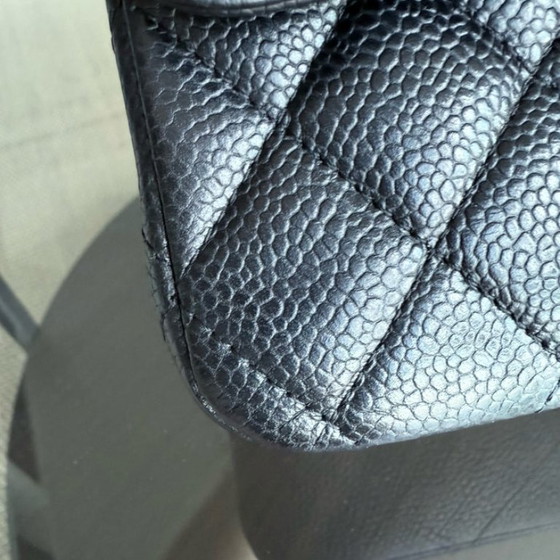 Image 1 of Borsa Chanel Classic Flap Medium - Caviar 25CM trapuntata nera con finiture dorate