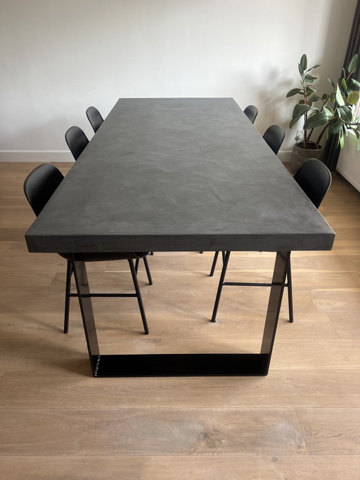 Dining table with Concrete Ciré table top and steel base