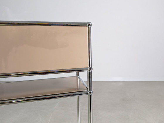 Image 1 of Mesa auxiliar USM Haller original Diseño de mesita de noche Fritz Haller