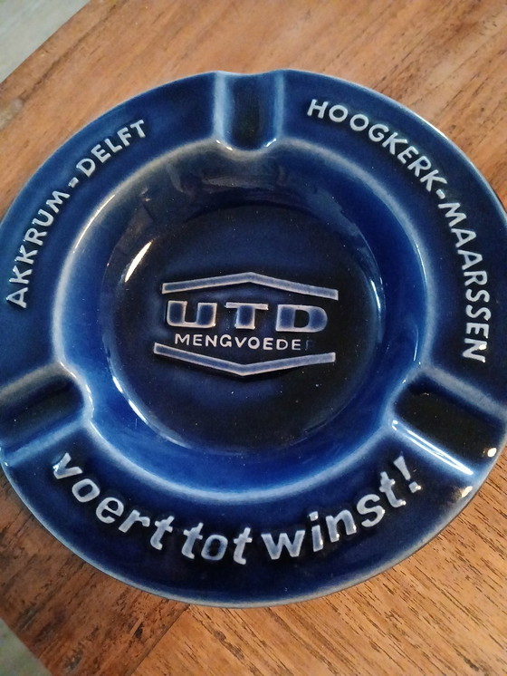 Image 1 of Posacenere, mangime composto UTD in ceramica