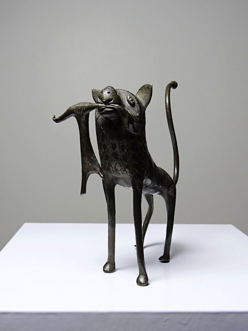 Small subject, lion, hyena, beast in Bronze from Benin Dahomey Cotonou vintage
