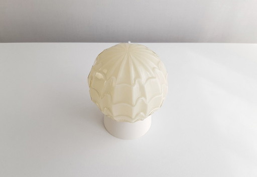 Beige vanille glazen plafondlampje van Thabur in Den Haag, Small variant, art deco lamp glazen bol