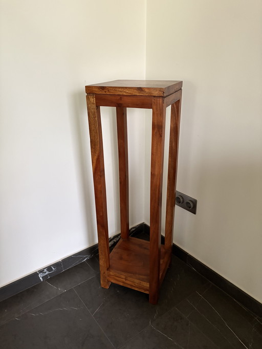 Mesa auxiliar alta/estante de columna de madera de teca antigua – Indonesia