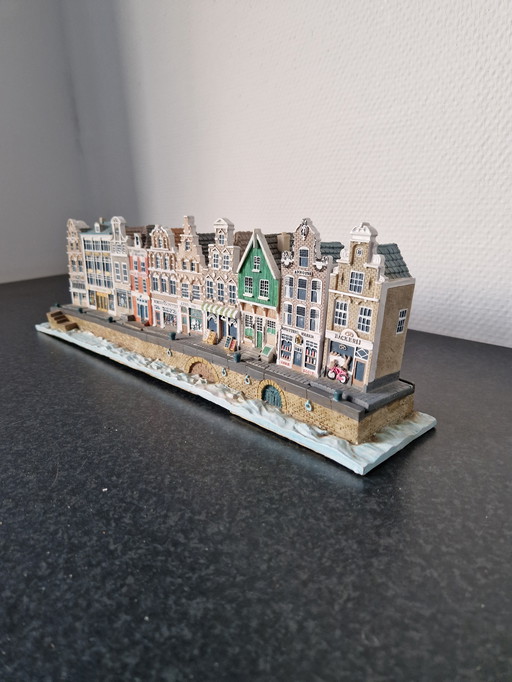 Maisons de canal anciennes, maisons en céramique, boutiques