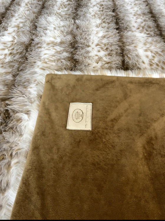 Image 1 of Living Blanket Luxury Jacquard Gözze