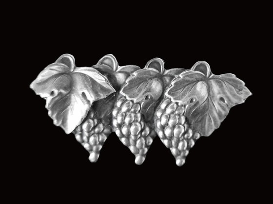 Image 1 of Broche danoise en argent représentant des grappes de raisin - Poinçonnée