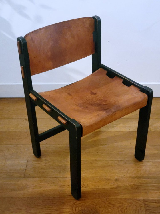 Set of four Brutalist chairs in black beech wood and saddle leather, Netherlands 1970 – Dining chairs (photo 4 of 12)