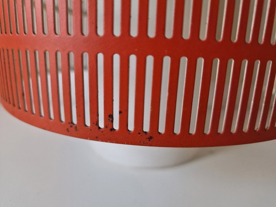 Image 1 of Vintage koraalkleurige opengewerkte metalen hanglamp