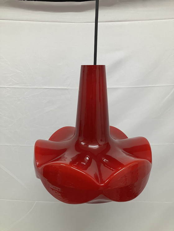Image 1 of Lampada a sospensione vintage in vetro opalino rosso di Peill & Putzler anni '60