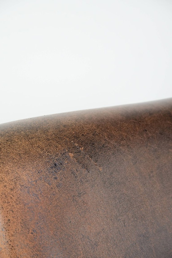 Image 1 of 2 x Vintage schapenleren design fauteuil in een donkere cognac kleur