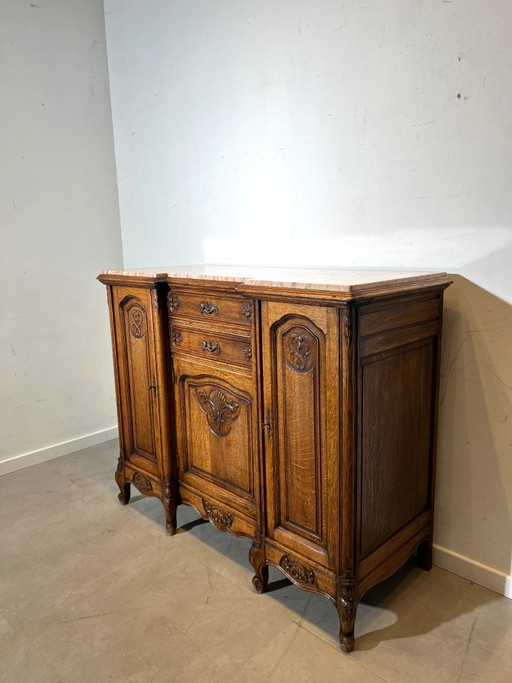 Aparador antiguo de roble estilo Luis XV con tapa de mármol. – dressoirs