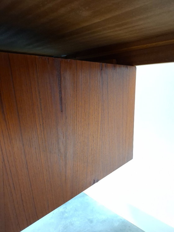 Image 1 of Teak vrijstaand bureau met lade uit Denemarken